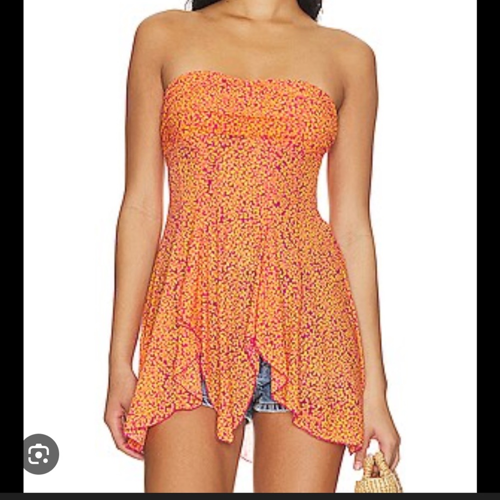 Heartbeats Tube Top in Hot Pink Combo
Free People
Color: Hot Pink Combo